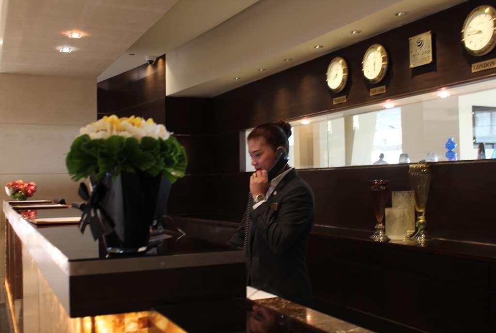 Safir Fintas Hotel Kuwait Kuwait City Fasiliteter bilde Concierge at the Mandarin Oriental, Hong Kong