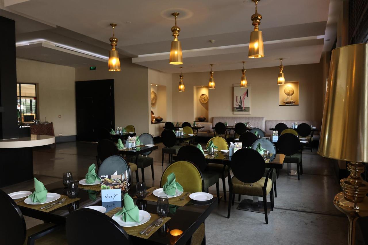 Safir Fintas Hotel Kuwait Kuwait City Eksteriør bilde Restaurant in Kigali