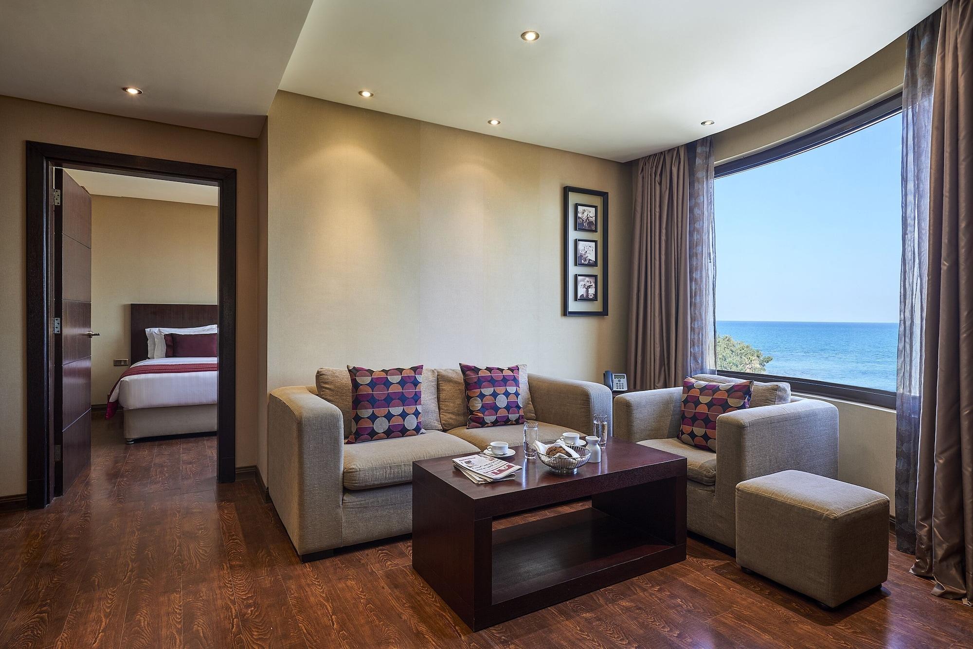 Safir Fintas Hotel Kuwait Kuwait City Eksteriør bilde Suite at the Hilton Alexandria Golf Resort