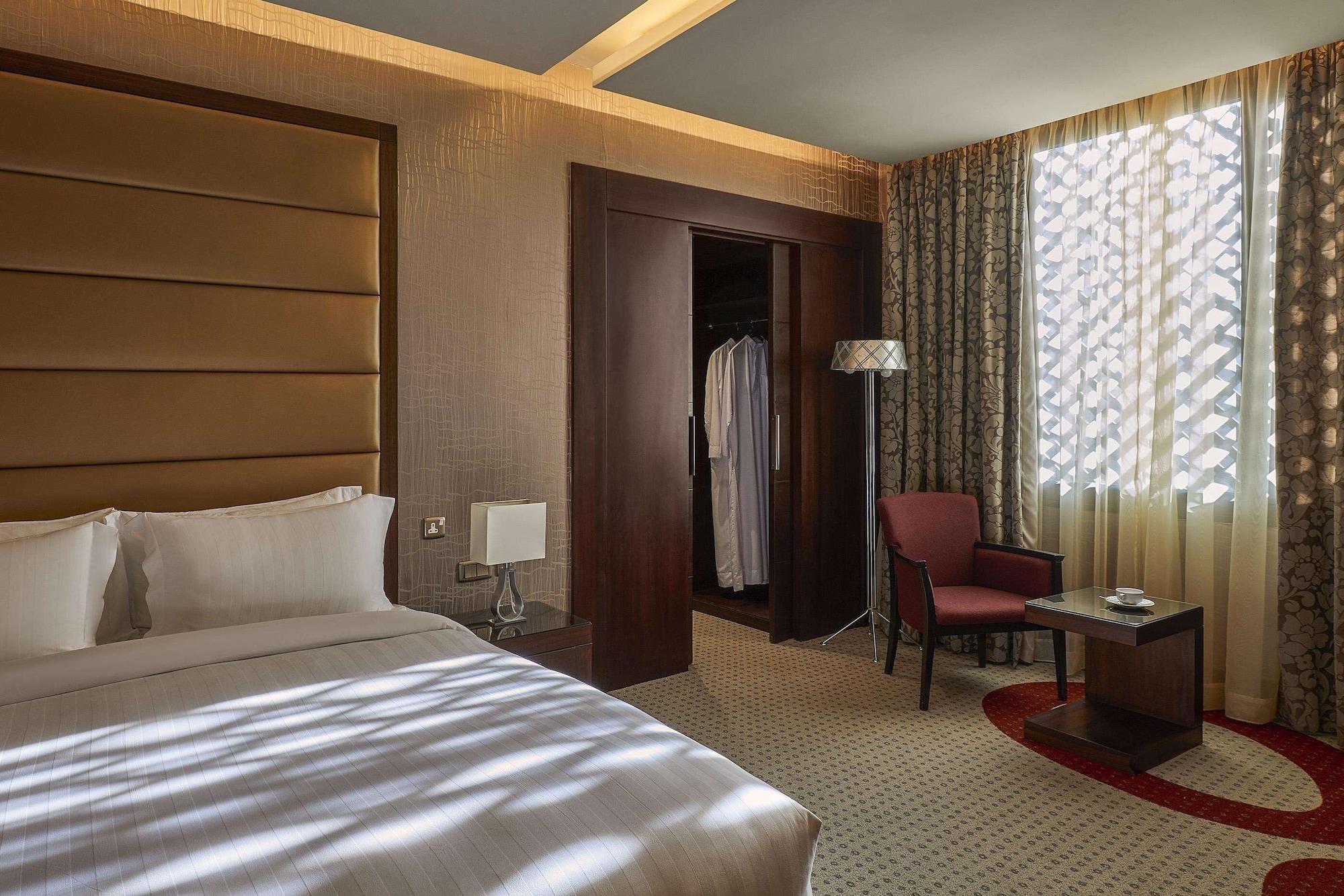Safir Fintas Hotel Kuwait Kuwait City Eksteriør bilde A room at the hotel