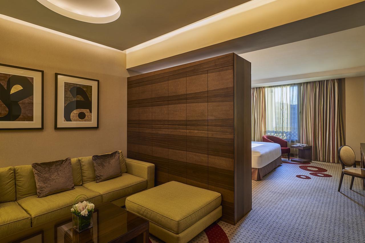 Safir Fintas Hotel Kuwait Kuwait City Eksteriør bilde A suite at the hotel