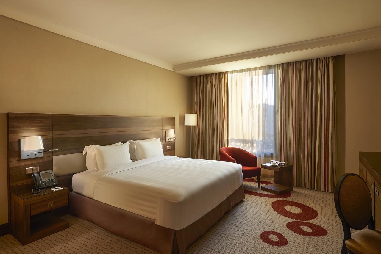 Safir Fintas Hotel Kuwait Kuwait City Eksteriør bilde A room at the hotel