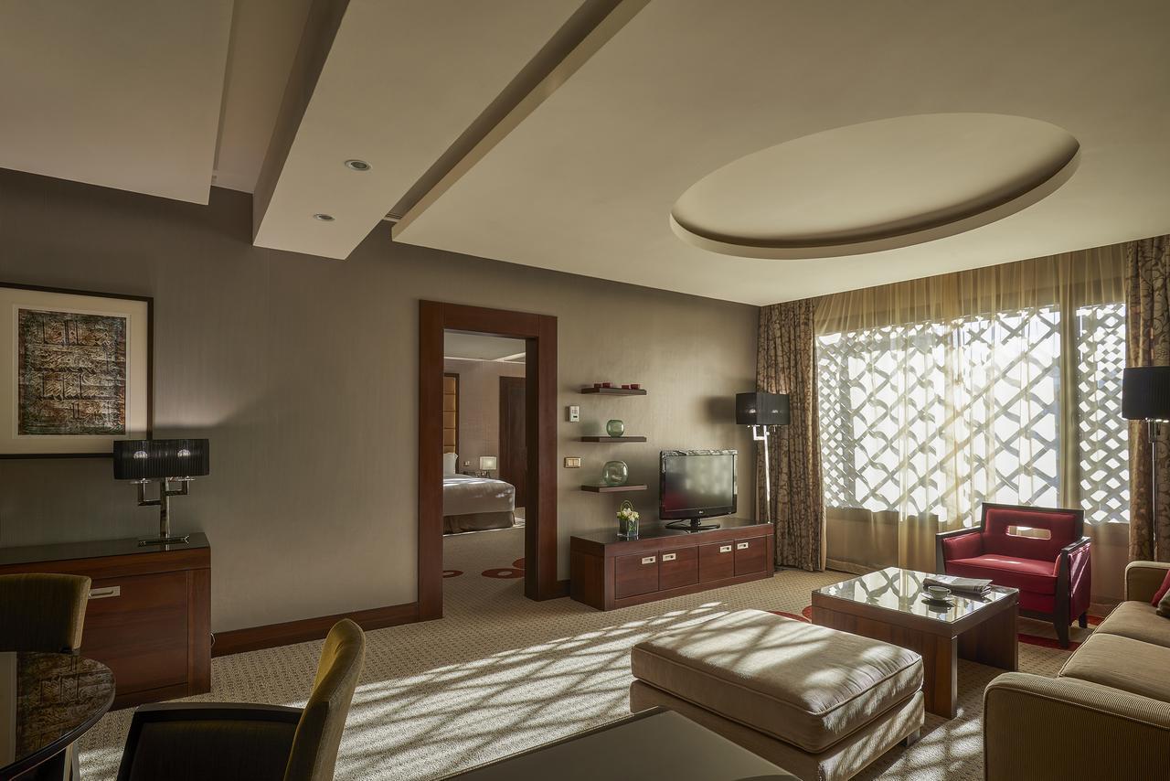 Safir Fintas Hotel Kuwait Kuwait City Eksteriør bilde A suite at the Ritz-Carlton, DIFC